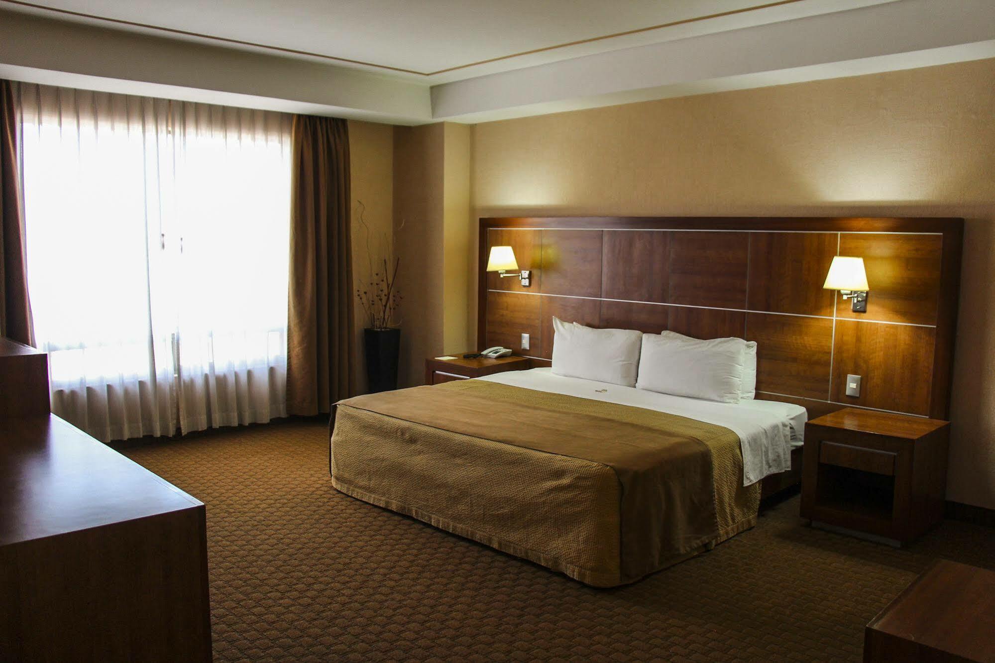 Hotel Soleil Business Class Celaya Exterior foto